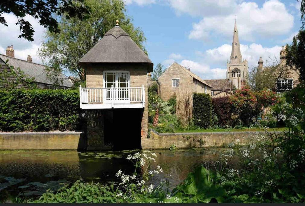 Historic Cambridgeshire Cottage Godmanchester Exterior photo
